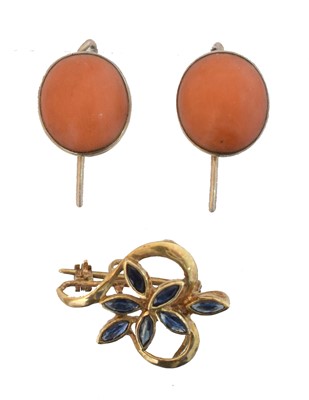 Lot 8 - A selection of jewellery.