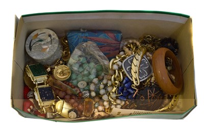 Lot 156 - A selection of costume jewellery.
