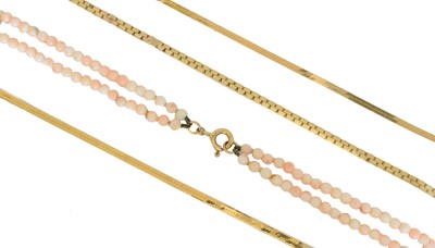 Lot 50 - A selection of jewellery.