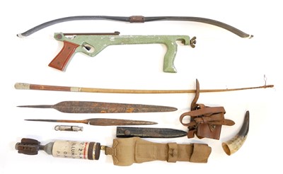 Lot 250 - Collection of items to include a Royal...