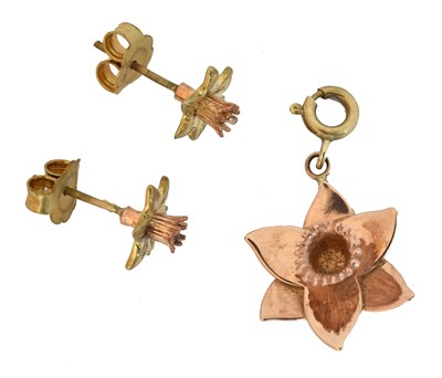 Lot 107 - A 9ct gold Clogau 'Daffodil' charm and pair of stud earrings.