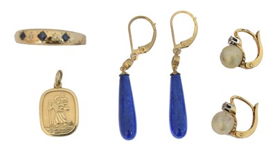 Lot 128 - A selection of jewellery.