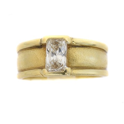 Lot 115 - A diamond single stone ring.