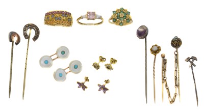 Lot 137 - A selection of jewellery.