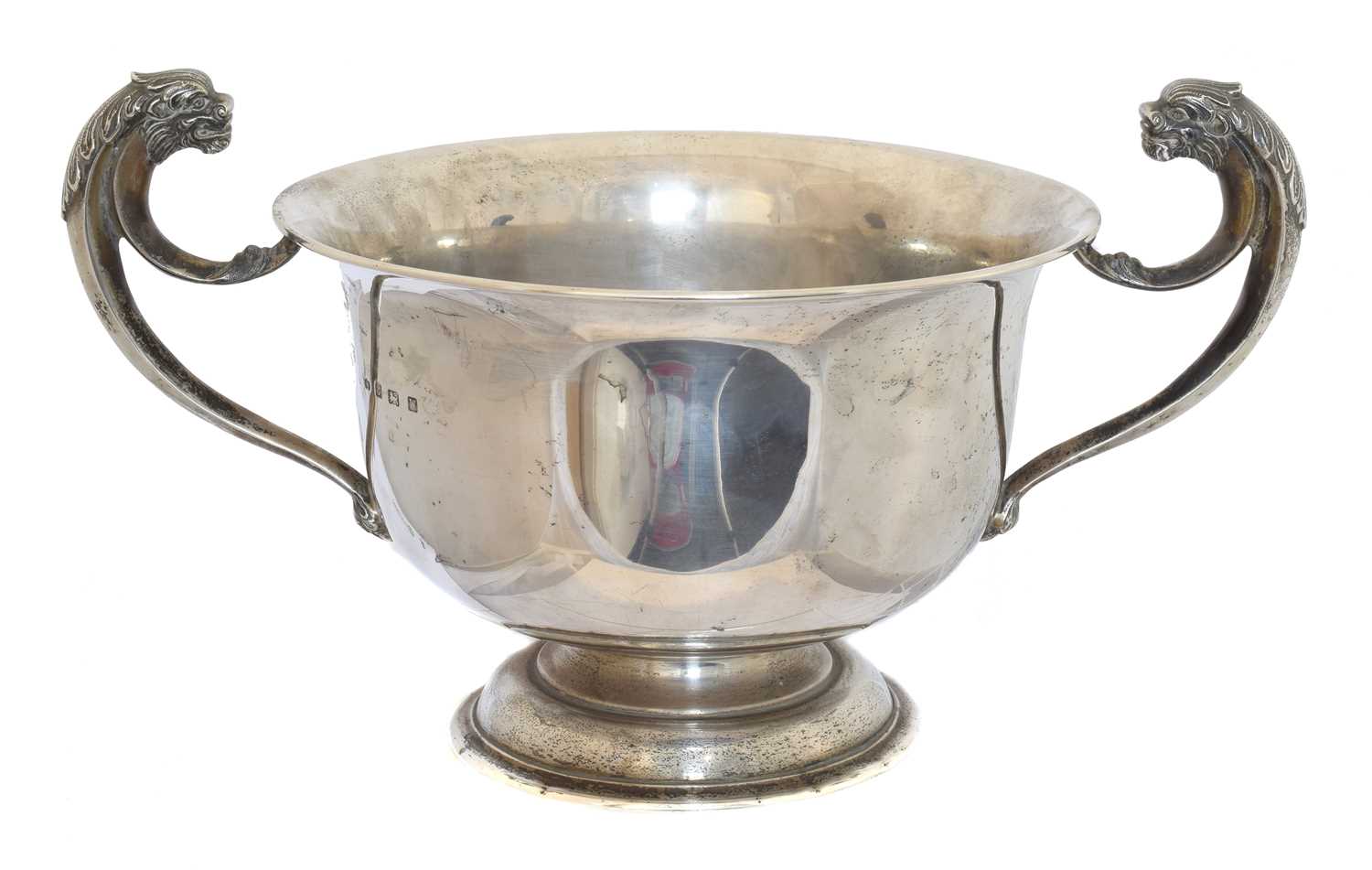 Lot 69 - A George V silver twin handled cup by Elkington & Co.