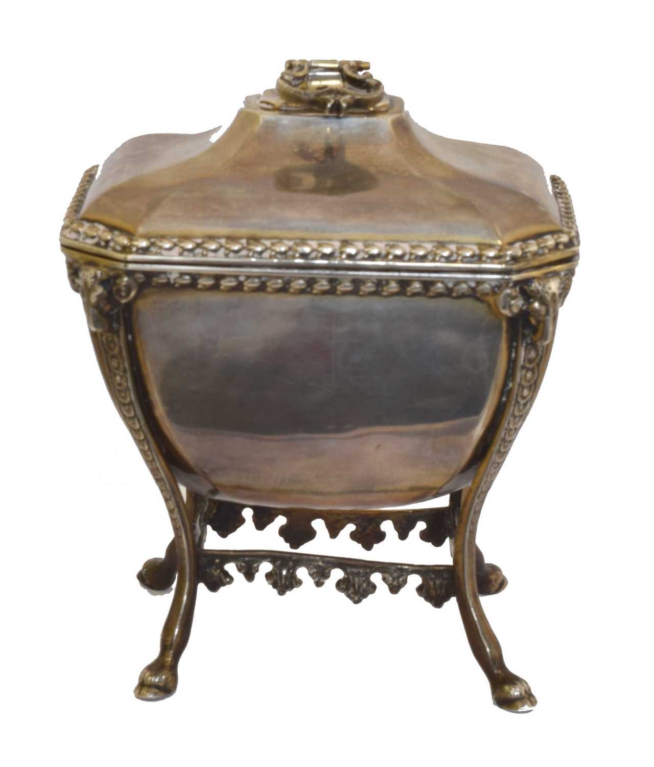 Lot 9 - An Edward VII silver trinket box.