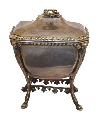 Lot 9 - An Edward VII silver trinket box.