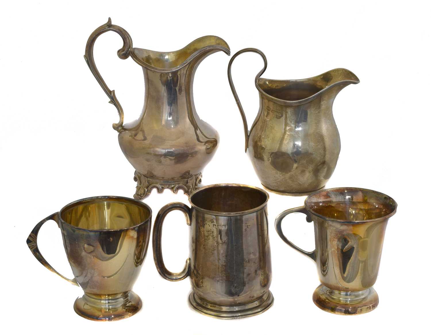 Lot 19 - A selection of silver.