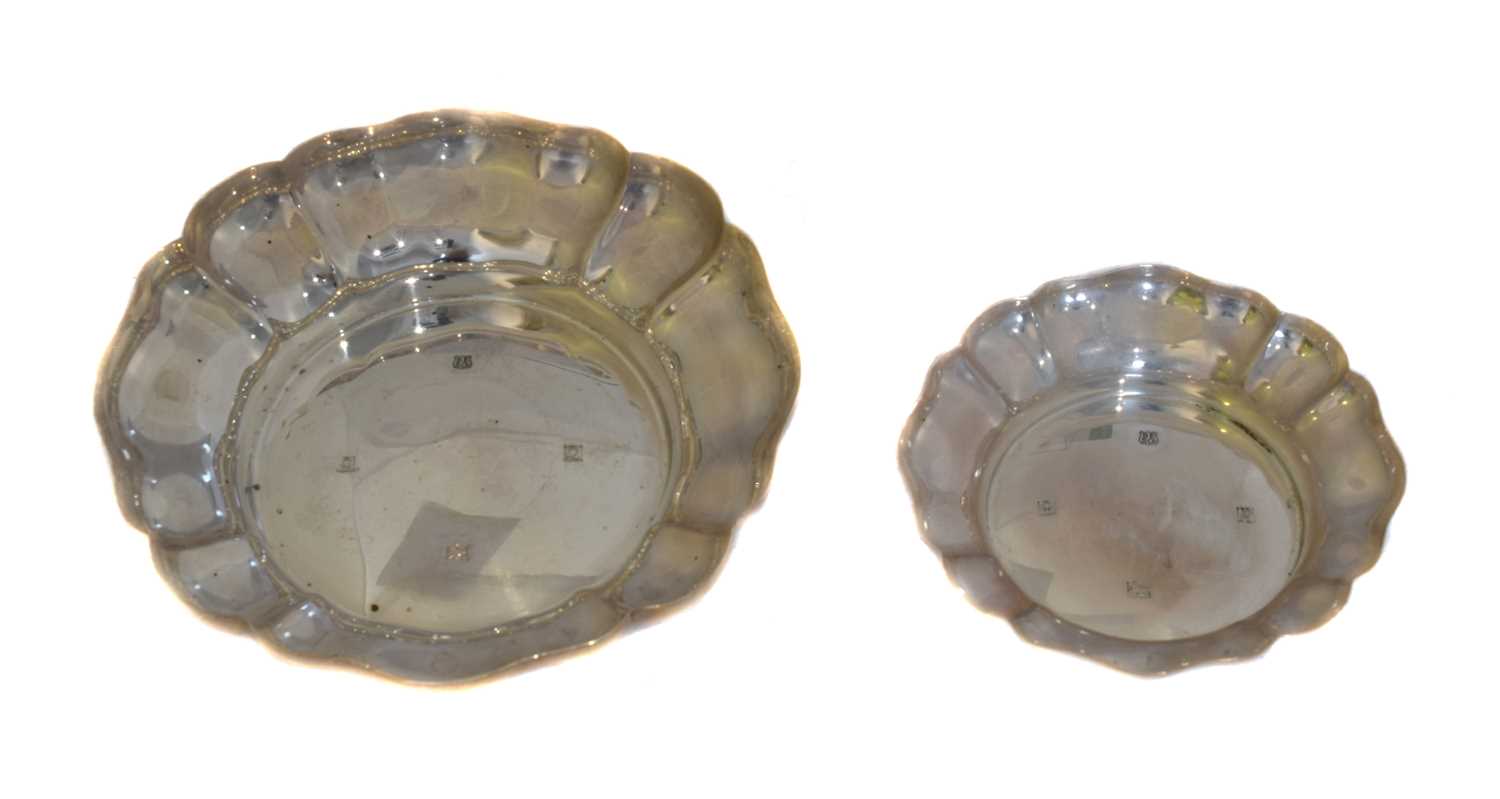Lot 4 - Two Elizabeth II silver dishes.