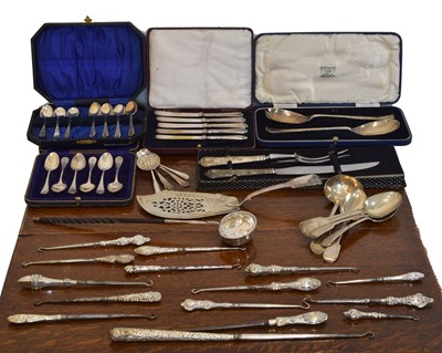 Lot 78 - A selection of silver.