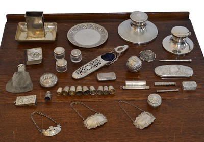 Lot 79 - A selection of silver.