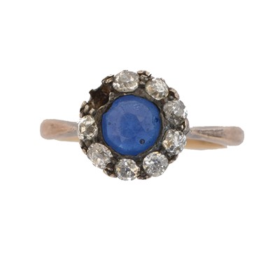 Lot 78 - An early 20th century garnet topped doublet and diamond cluster ring.
