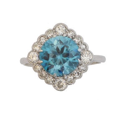Lot 156 - A zircon and diamond cluster ring.