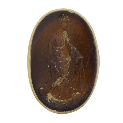 Lot 186 - A 9ct gold intaglio ring.