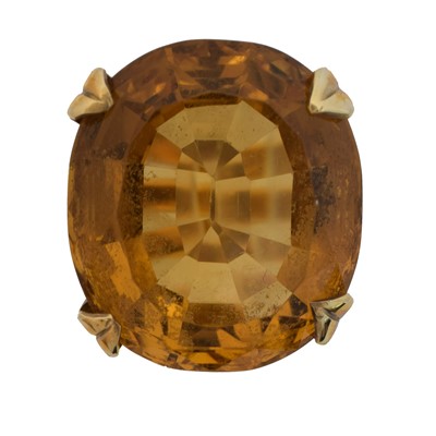 Lot 126 - A citrine single stone ring.