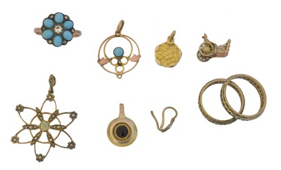 Lot 140 - A selection of jewellery.