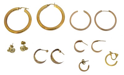 Lot 27 - A selection of earrings.