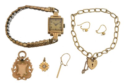 Lot 135 - A selection of jewellery.