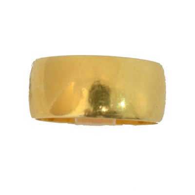 Lot 69 - A 22ct gold band ring.
