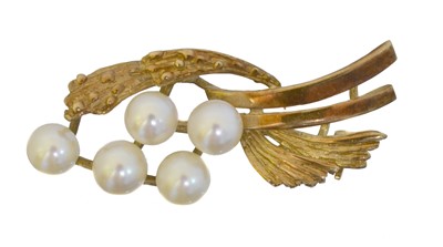 Lot 1 - A 9ct gold cultured pearl brooch.