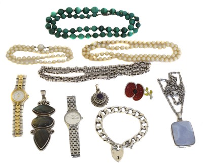 Lot 141 - A selection of jewellery.