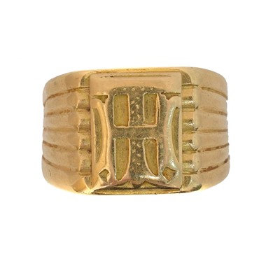 Lot 124 - A signet ring.
