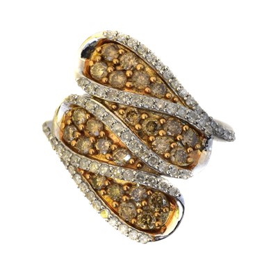 Lot 128 - A diamond dress ring.