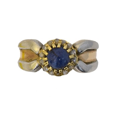 Lot 159 - A sapphire dress ring.