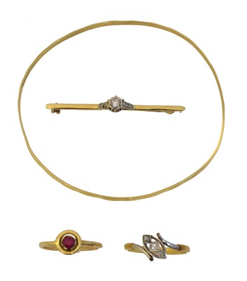 Lot 131 - A selection of jewellery.