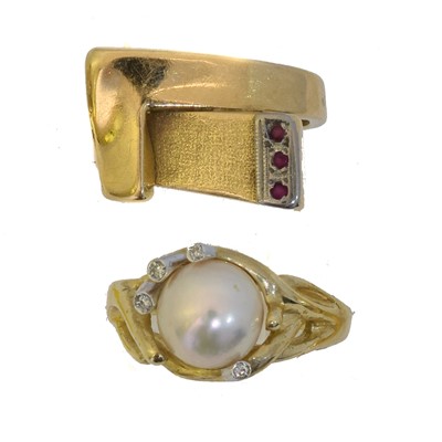 Lot 94 - Two 9ct gold dress rings.