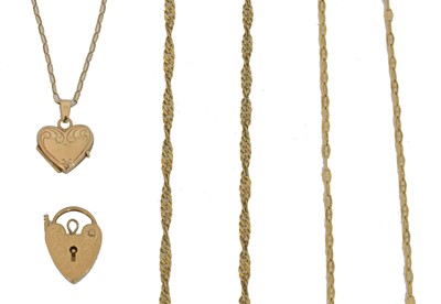 Lot 122 - A selection of jewellery.