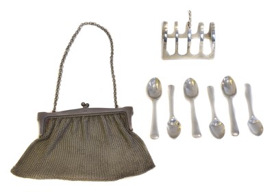 Lot 14 - A selection of silver.