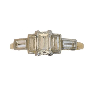 Lot 121 - A diamond dress ring.