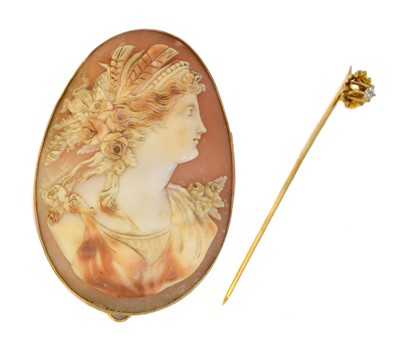 Lot 9 - A selection of jewellery.