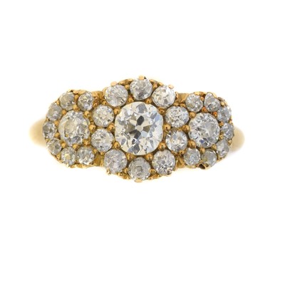 Lot 158 - A late Victorian 18ct gold diamond cluster ring.