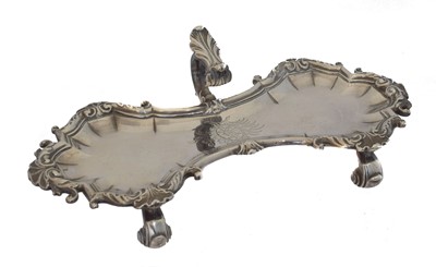 Lot 62 - A Georgian snuffer stand.