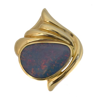 Lot 61 - An 14ct gold opal triplet pendant.