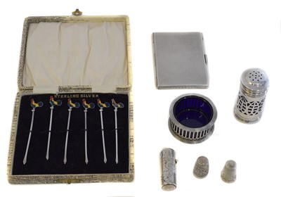 Lot 74 - A selection of silver.