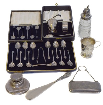 Lot 15 - A selection of silver.