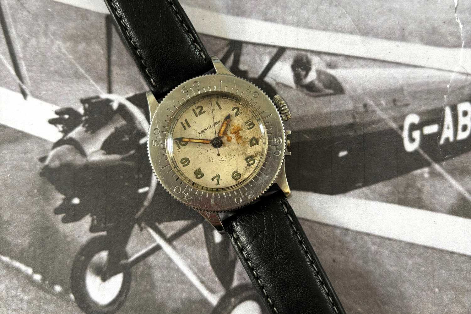 Lot 225 - A WWII Longines Weems Air Ministry RAF pilot/navigators manual wind wristwatch.