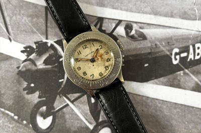 Lot 225 - A WWII Longines Weems Air Ministry RAF pilot/navigators manual wind wristwatch.