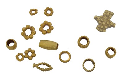 Lot 91 - A selection of antique beads.