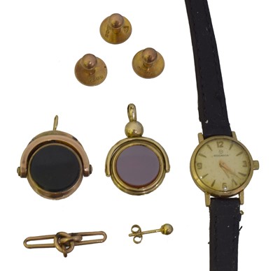 Lot 87 - A selection of items.