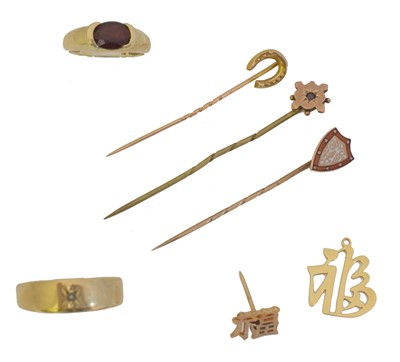 Lot 83 - A selection of jewellery.