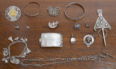Lot 92 - A selection of silver and WM jewellery.