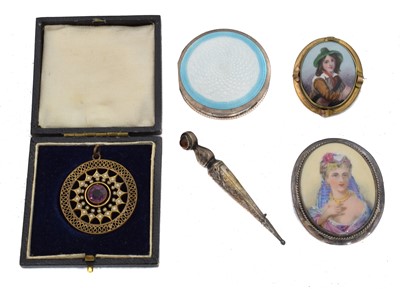 Lot 84 - A selection of silver and costume jewellery.
