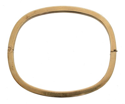 Lot 22 - A hinged bangle.