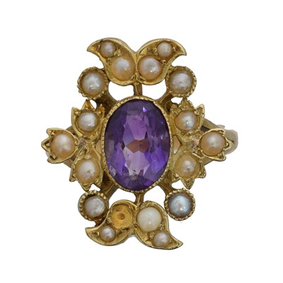 Lot 150 - An amethyst and split pearl dress ring.