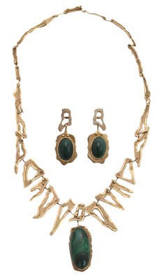 Lot 79 - A suite of malachite jewellery.