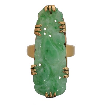 Lot 124 - A jade dress ring.